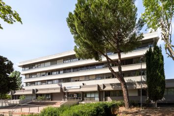 Rénovation du CPAM d'u Vaucluse à Avignon par Arc et Types Architectes