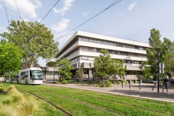 Rénovation du CPAM d'u Vaucluse à Avignon par Arc et Types Architectes