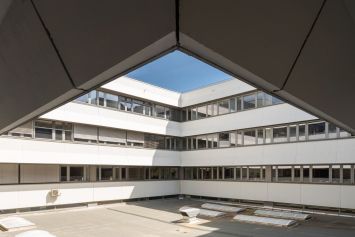 Rénovation du CPAM d'u Vaucluse à Avignon par Arc et Types Architectes