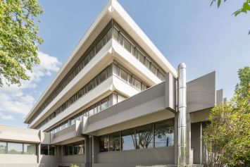 Rénovation du CPAM d'u Vaucluse à Avignon par Arc et Types Architectes