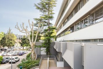 Rénovation du CPAM d'u Vaucluse à Avignon par Arc et Types Architectes