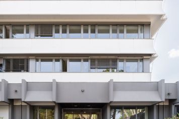 Rénovation du CPAM d'u Vaucluse à Avignon par Arc et Types Architectes