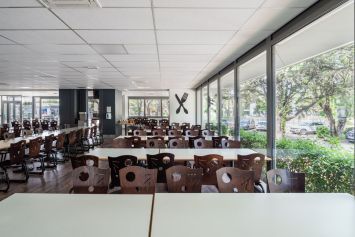 Rénovation du CPAM d'u Vaucluse à Avignon par Arc et Types Architectes