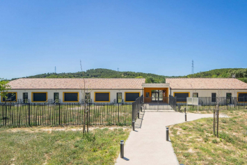 Ecole Leona Tribes, architecture.