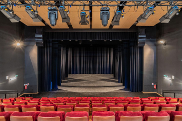 Pole culturel Jean Ferrat par Arc & Types architectes