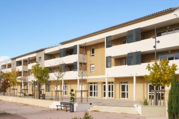 Résidence coeur de village à St Julien Les Rosiers