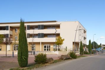 Résidence coeur de village à St Julien Les Rosiers