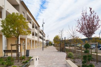 Résidence coeur de village à St Julien Les Rosiers