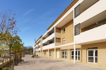 Résidence coeur de village à St Julien Les Rosiers