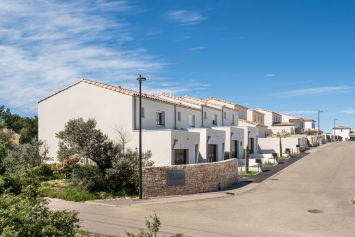 Villas d'Athena à Cabrières Par Arc et Types Architectes