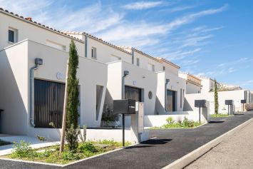 Villas d'Athena à Cabrières Par Arc et Types Architectes