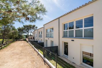 Villas d'Aphrodite à Cabrières Par Arc et Types Architectes
