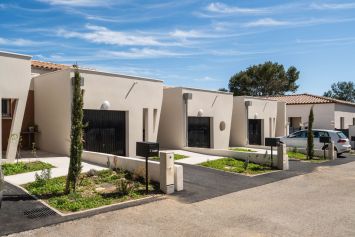 Villas d'Aphrodite à Cabrières Par Arc et Types Architectes