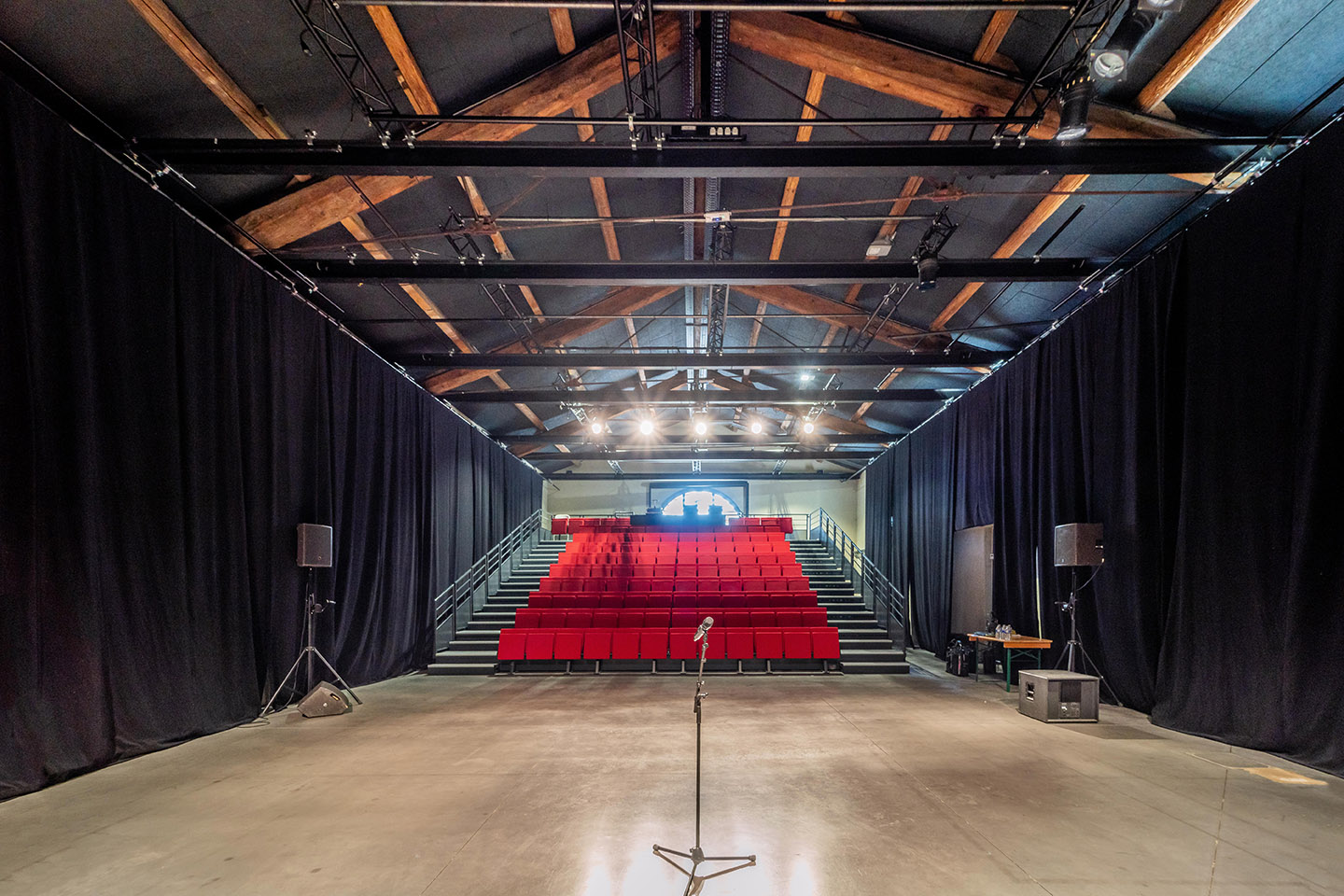 Architecte Gard salle de spectable
